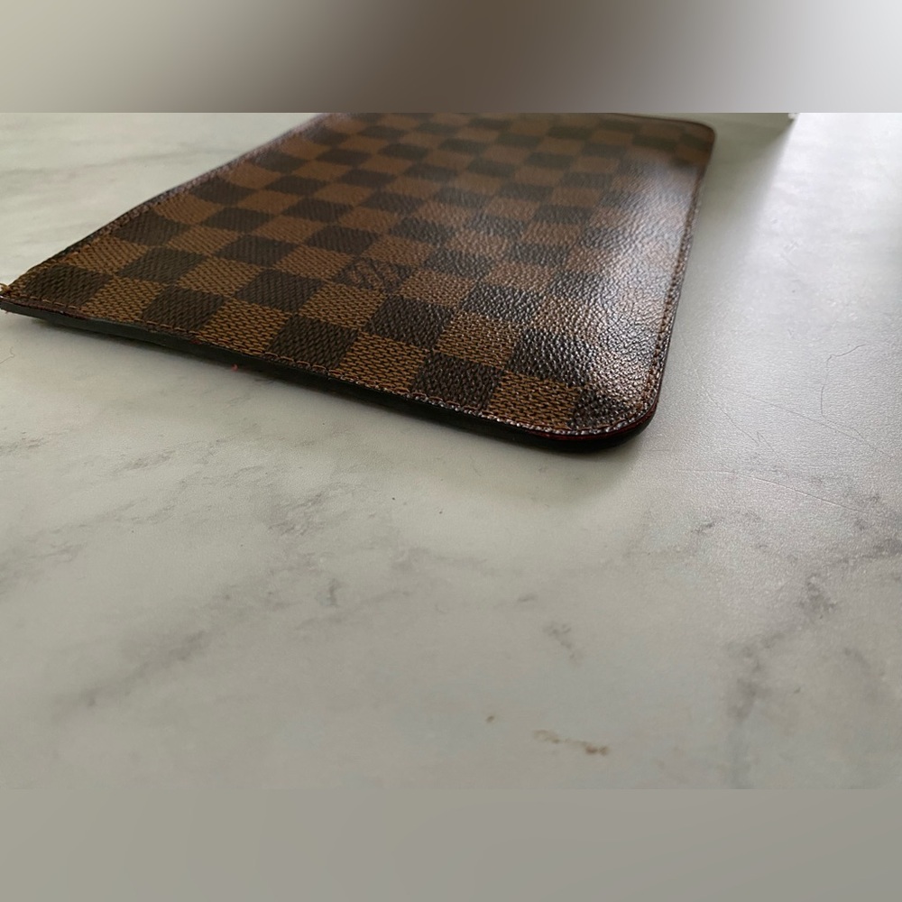 Louis Vuitton Neverfull GM Pouch - Picture 9 of 10